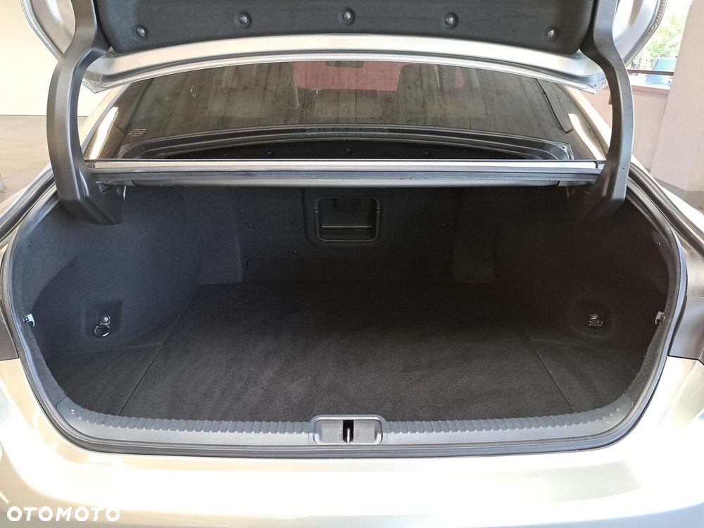 Lexus ES 300h Business Edition - 12