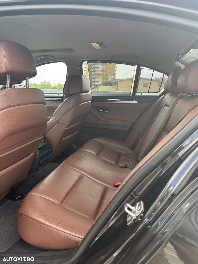 BMW Seria 5 525d xDrive - 10