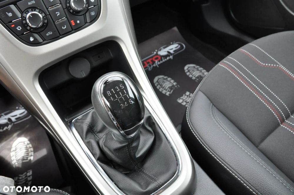 Opel Astra 1.4 Turbo 150 Jahre - 18