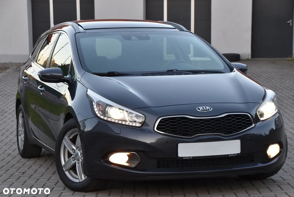 Kia Ceed 1.6 GDI DCT Platinum Edition - 1