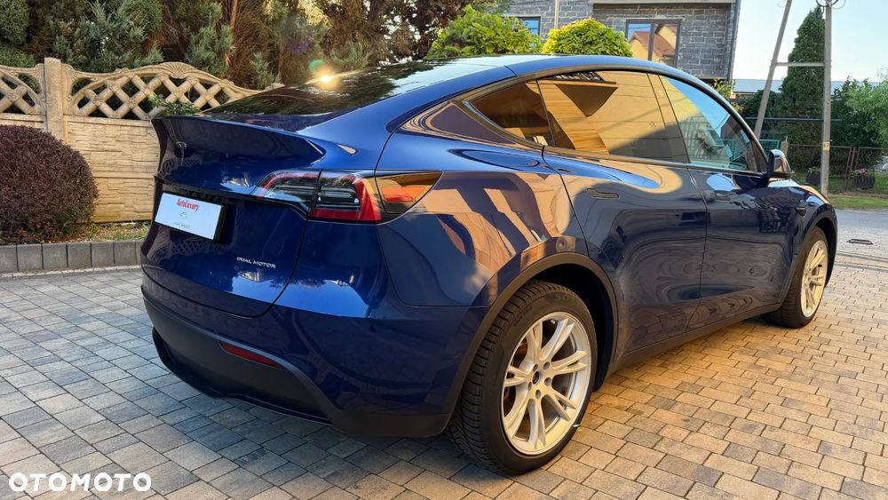 Tesla Model Y Long Range AWD - 11