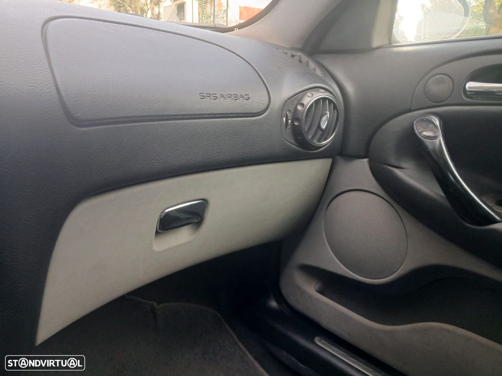 Alfa Romeo GT 1.9 JTD M-JET - 17