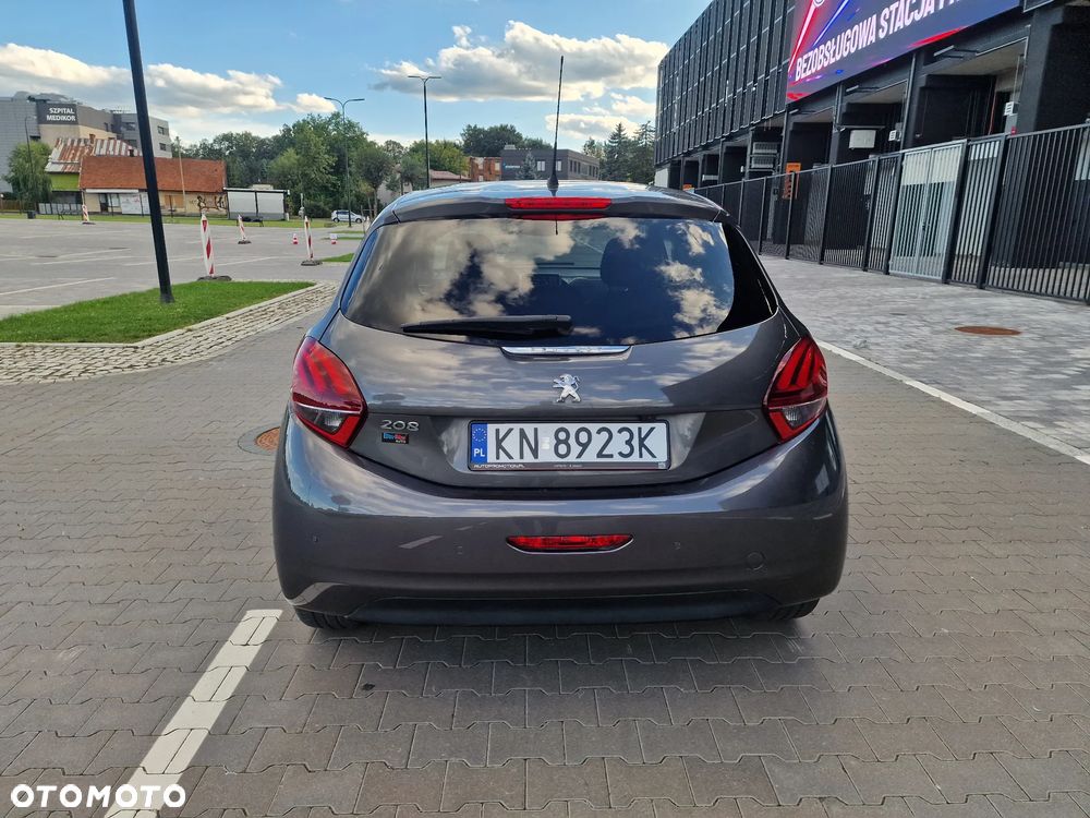 Peugeot 208 - 33