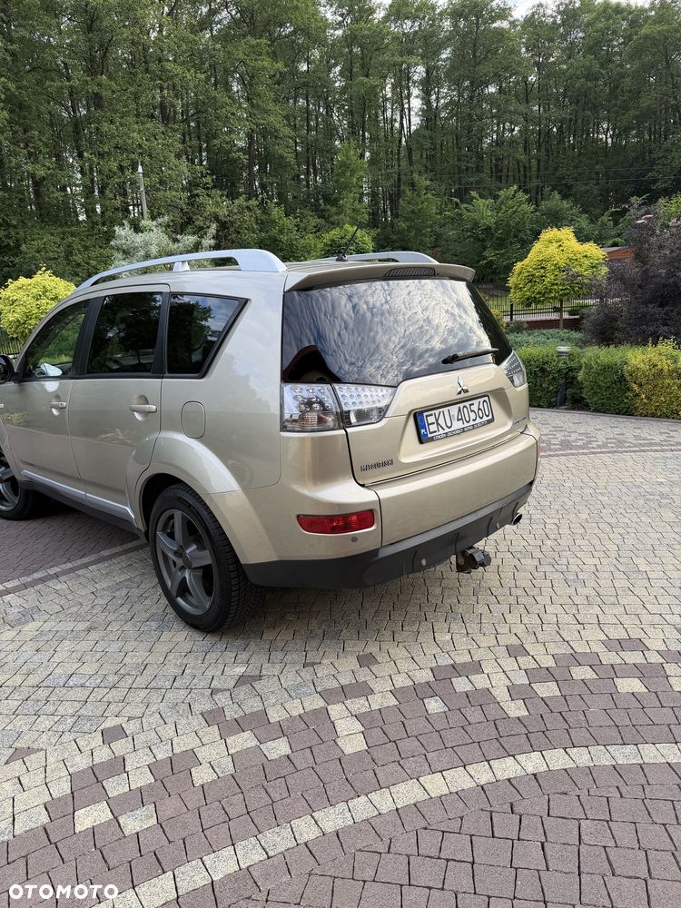 Mitsubishi Outlander - 3
