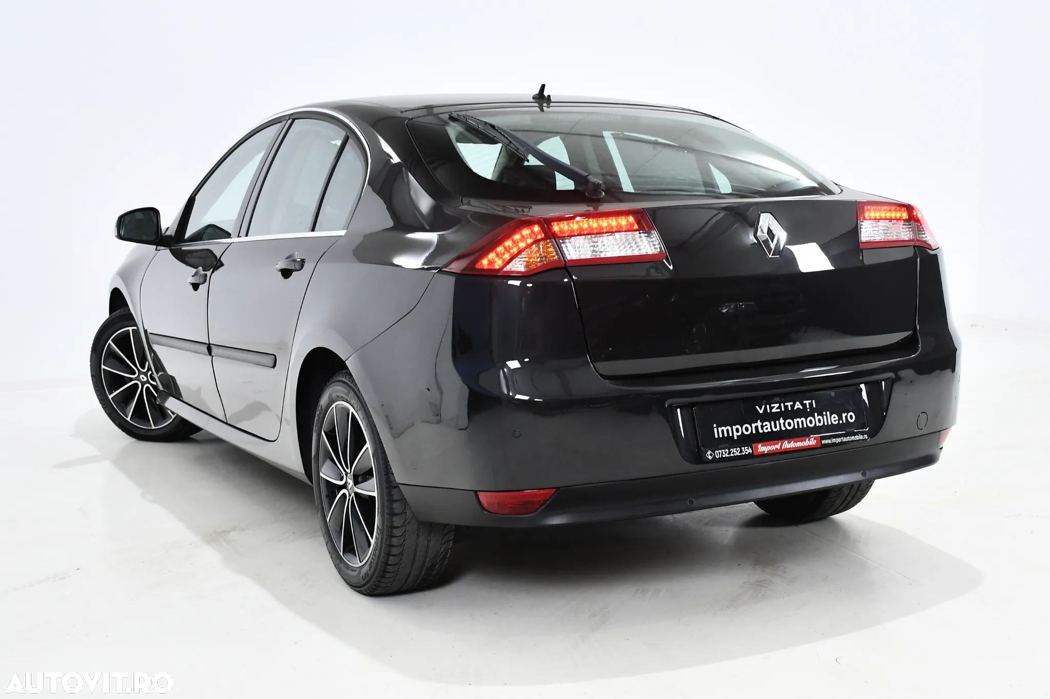 Renault Laguna dCi 110 FAP Bose Edition - 11