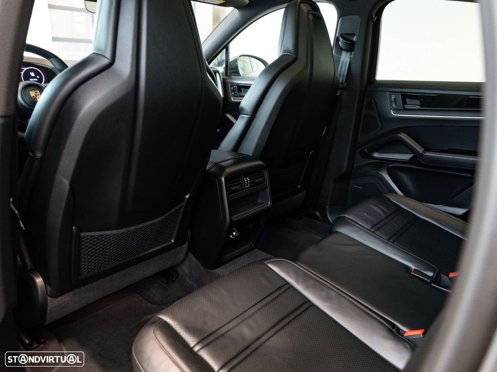 Porsche Cayenne Coupé E-Hybrid - 41