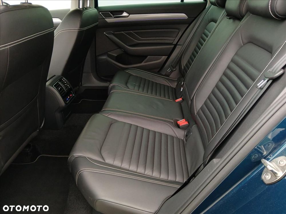 Volkswagen Passat - 11