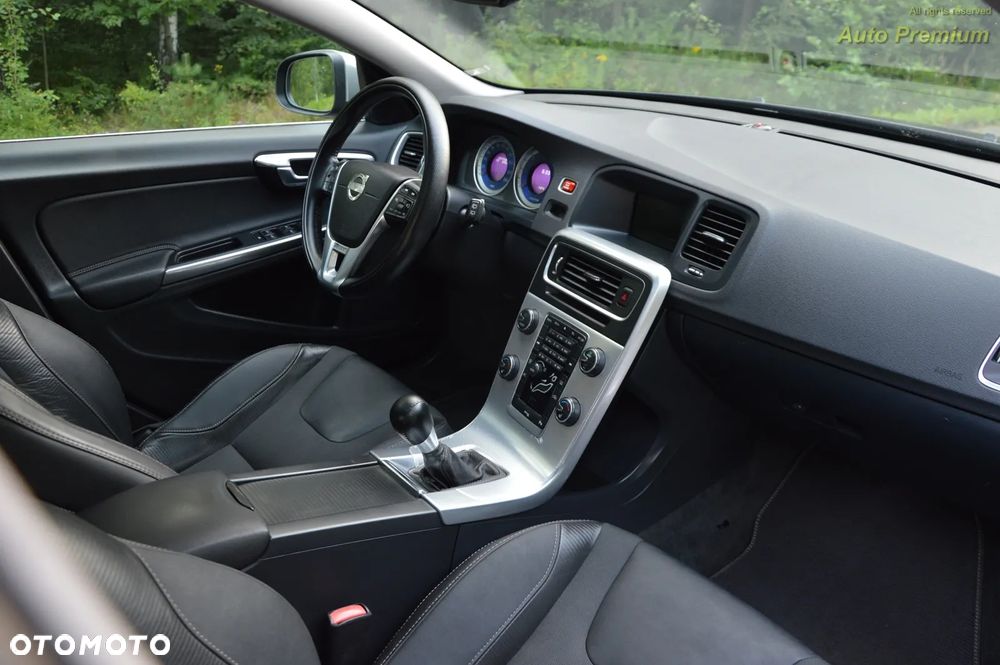 Volvo V60 D3 R-Design - 12