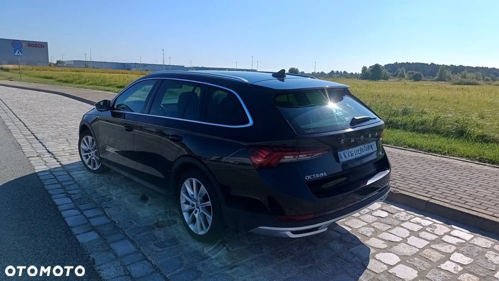 Skoda Octavia Combi 2.0 TDI DSG 4x4 Scout - 29