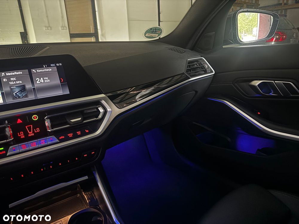 BMW Seria 3 320d xDrive - 25