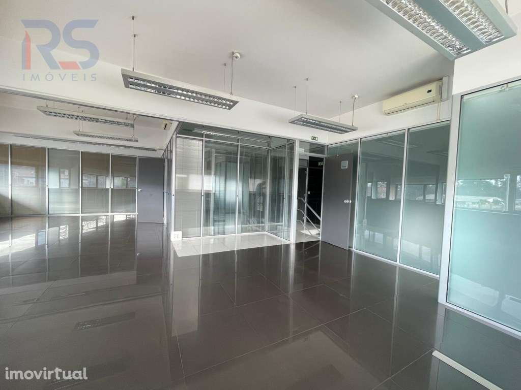 Escritório Vilar do Pinheiro - Grande imagem: 4/28