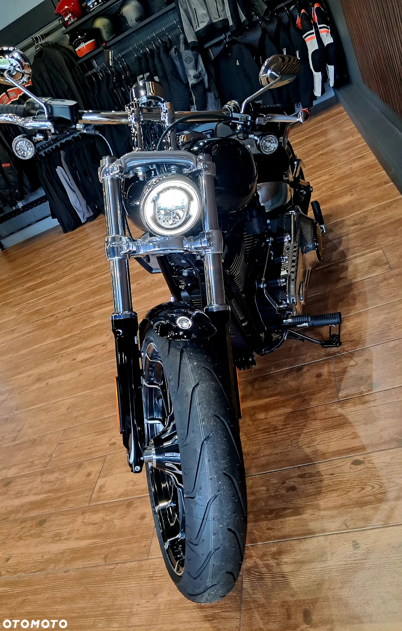 Harley-Davidson Softail Breakout - 12