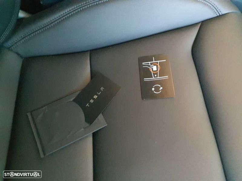 Tesla Model Y Long Range Dual Motor AWD - 8