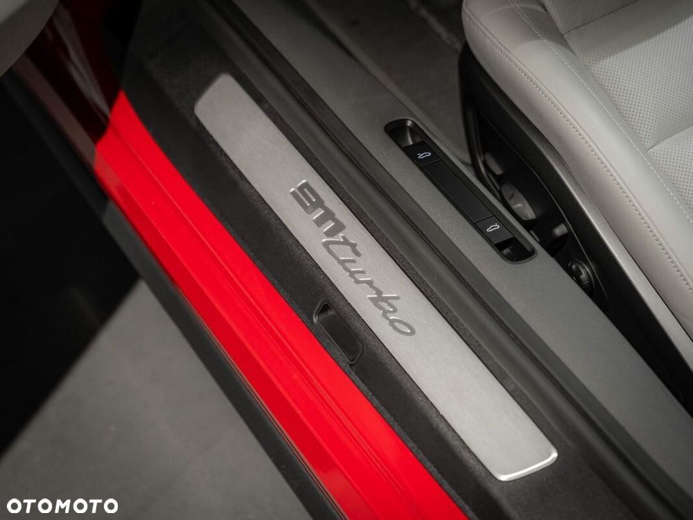 Porsche 911 Turbo - 35