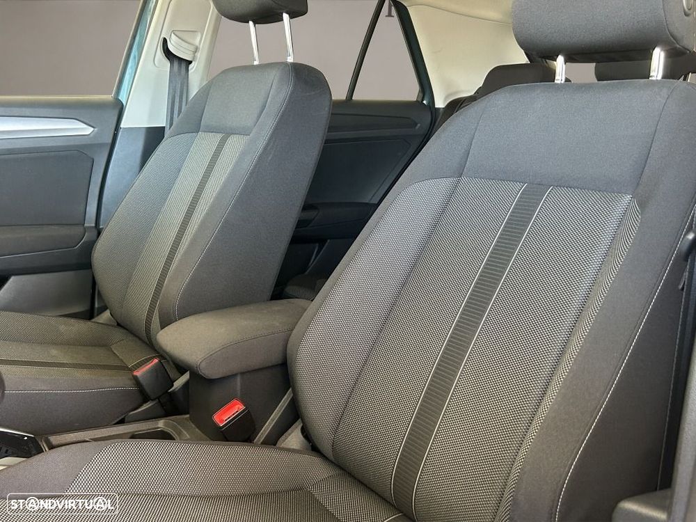 Volkswagen T-Roc 1.0 TSI — fotografia 8