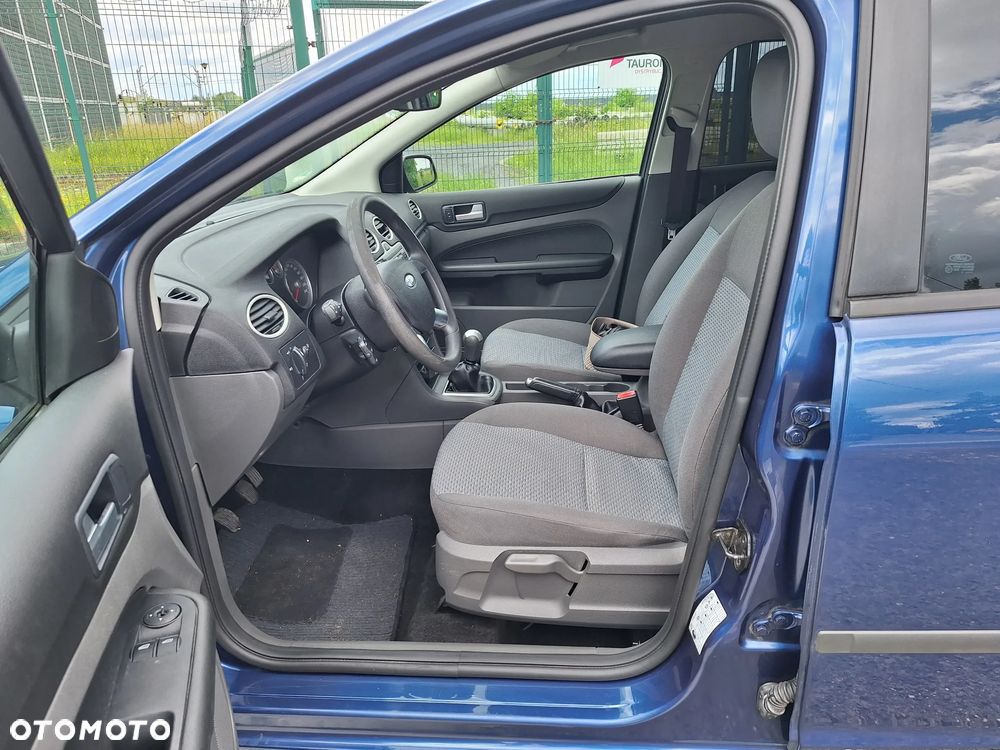 Ford Focus 1.8 FF Ghia - 8
