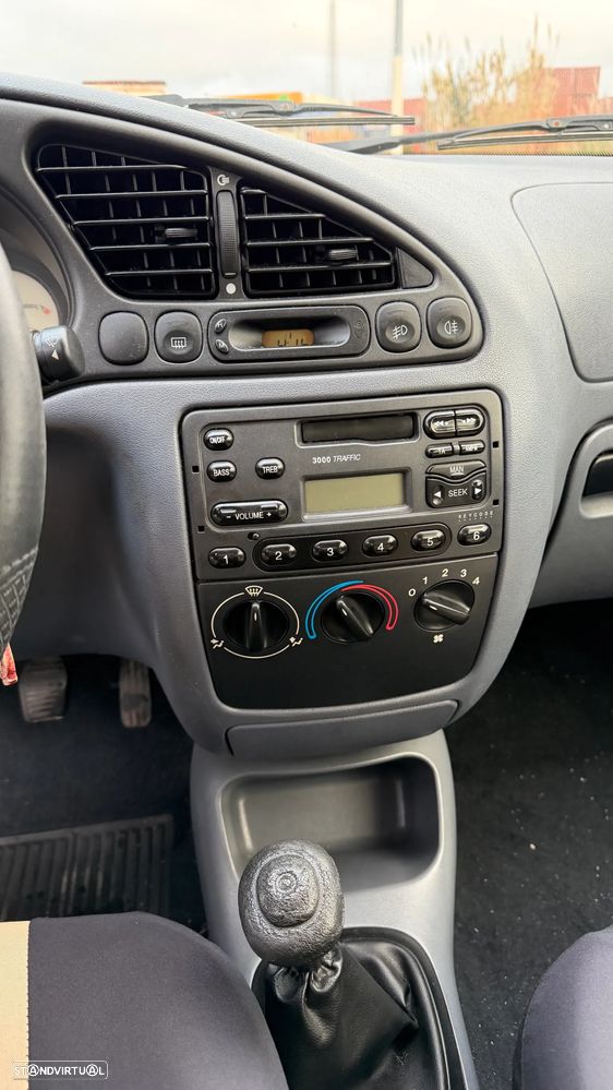 Ford Fiesta 1.4 Ghia - 8