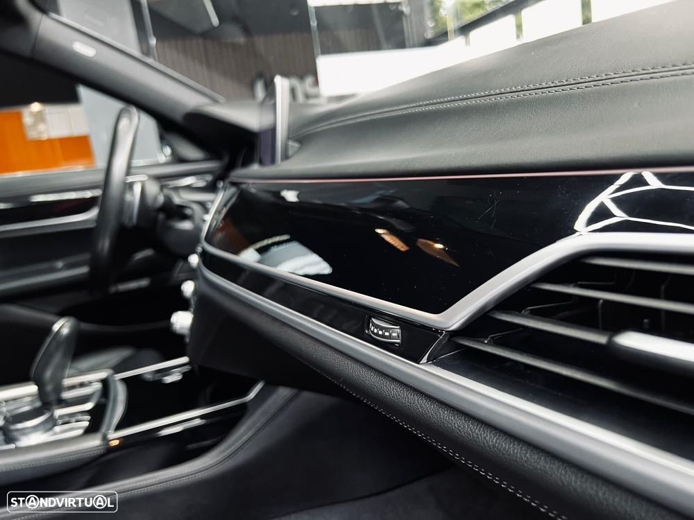 BMW 740 d xDrive Pack M - 35