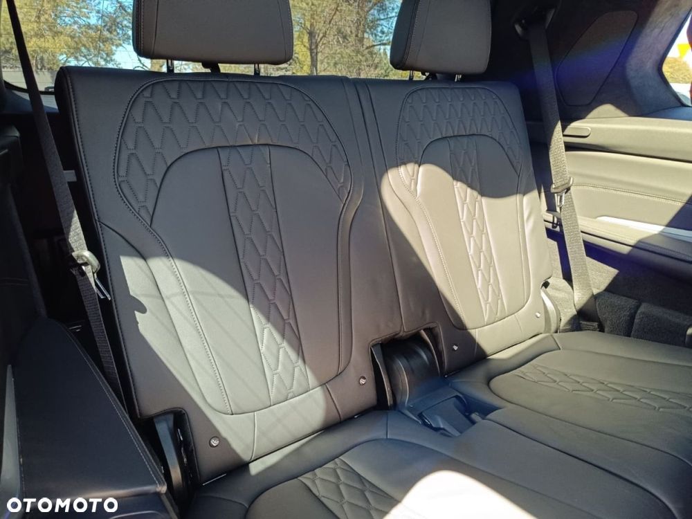 BMW X7 - 24