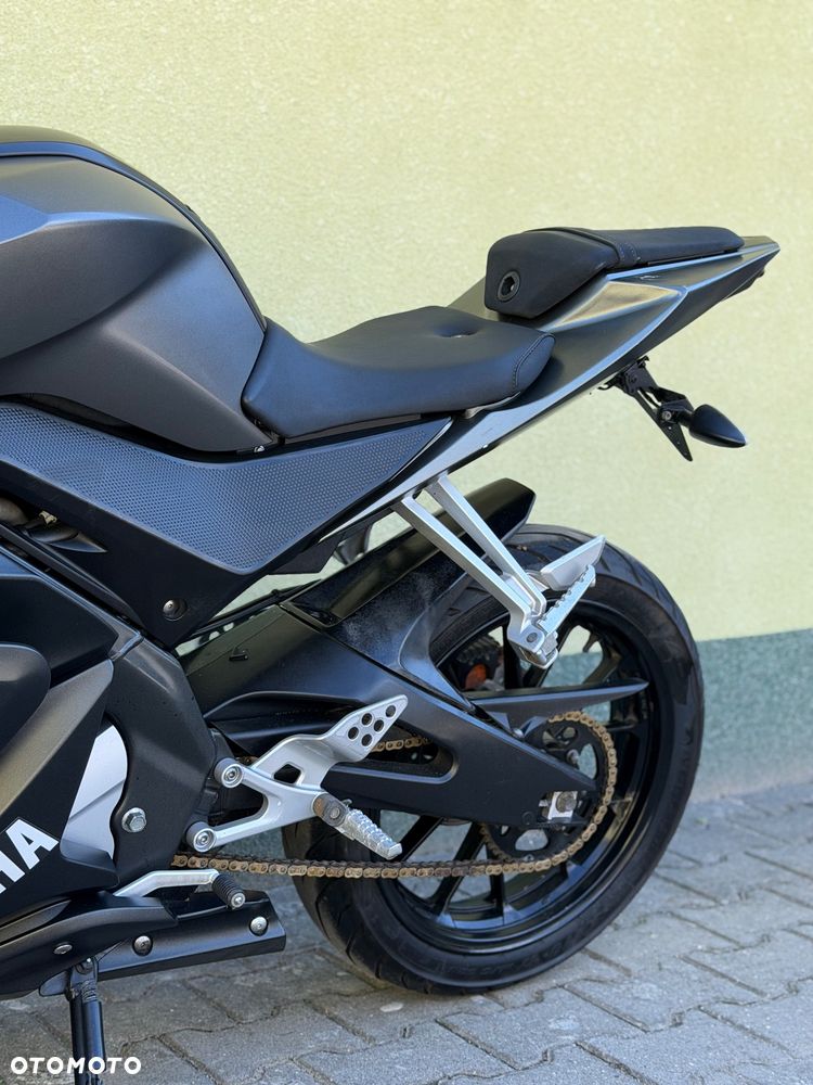 Yamaha YZF - 30