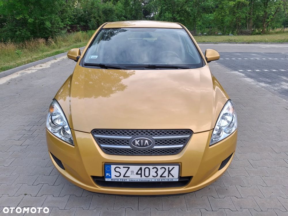 Kia Ceed - 11