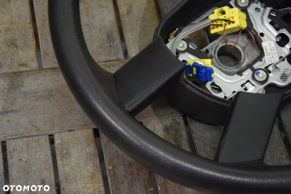 VW Polo IV 9N Kierownica 4-ramienna b.ładna - 2