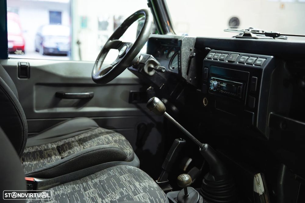 Land Rover Defender 90 2.5 TD5 Metal Top - 20