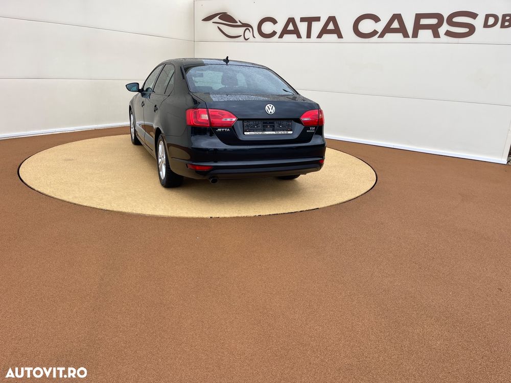 Volkswagen Jetta 1.6 TDI DSG Comfortline - 12