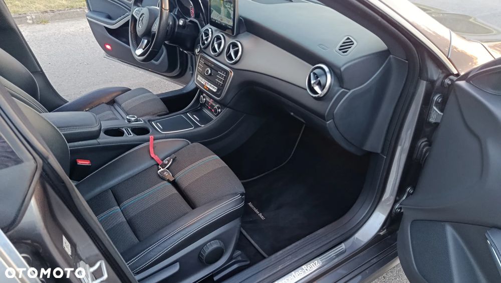 Mercedes-Benz CLA 180 7G-DCT UrbanStyle Edition - 6