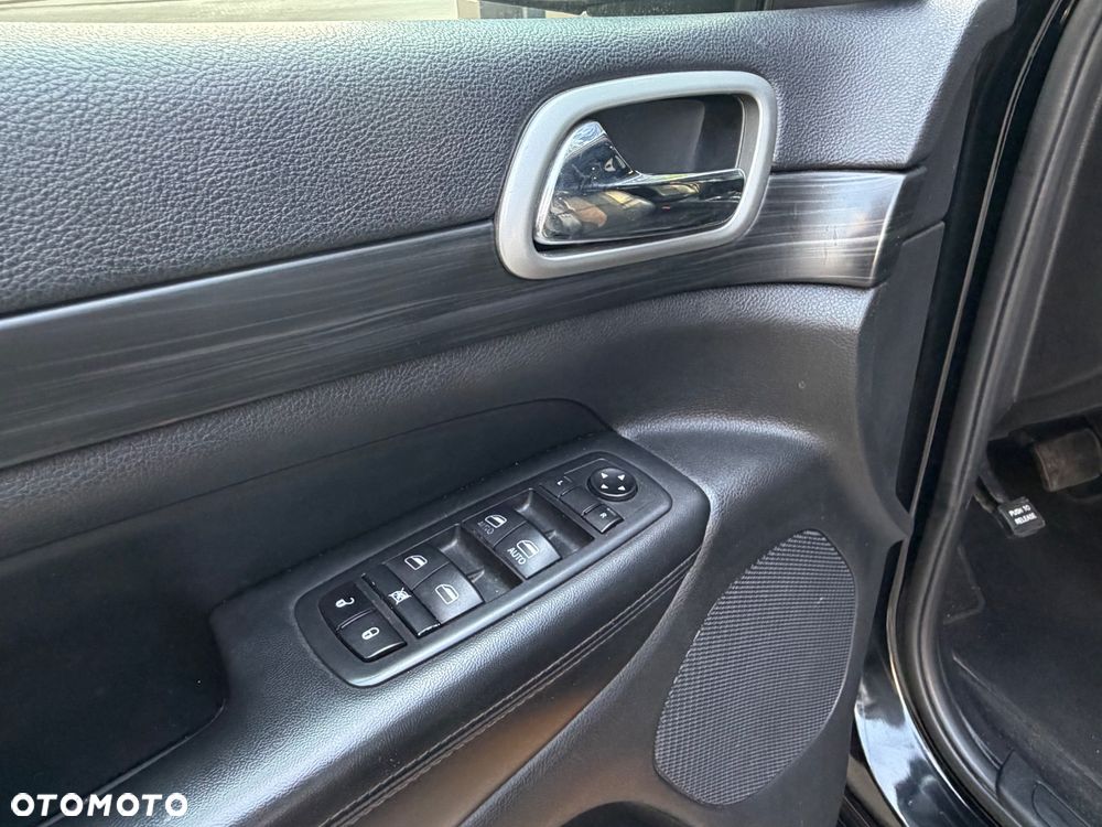 Jeep Grand Cherokee - 30