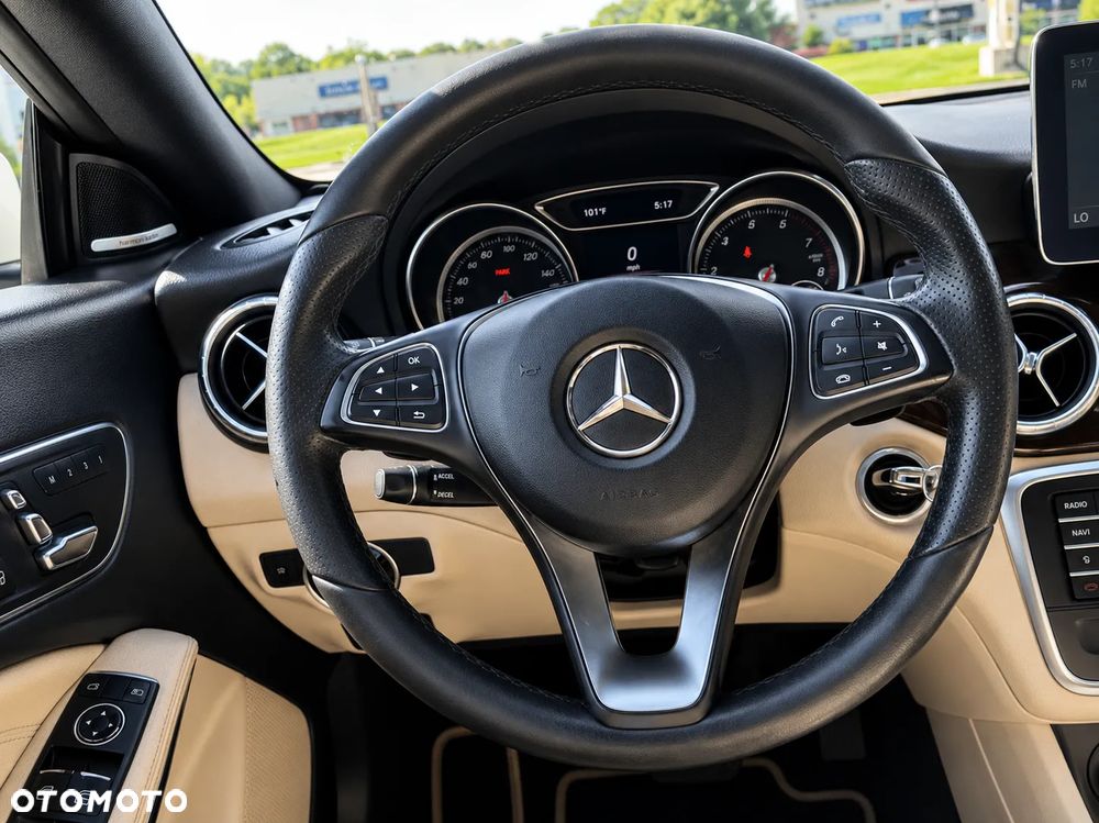 Mercedes-Benz CLA 250 4Matic 7G-DCT - 13