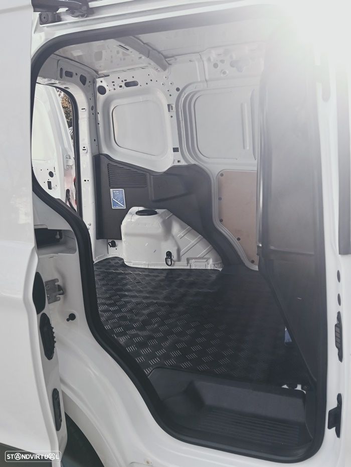 Ford Transit Courier - 24