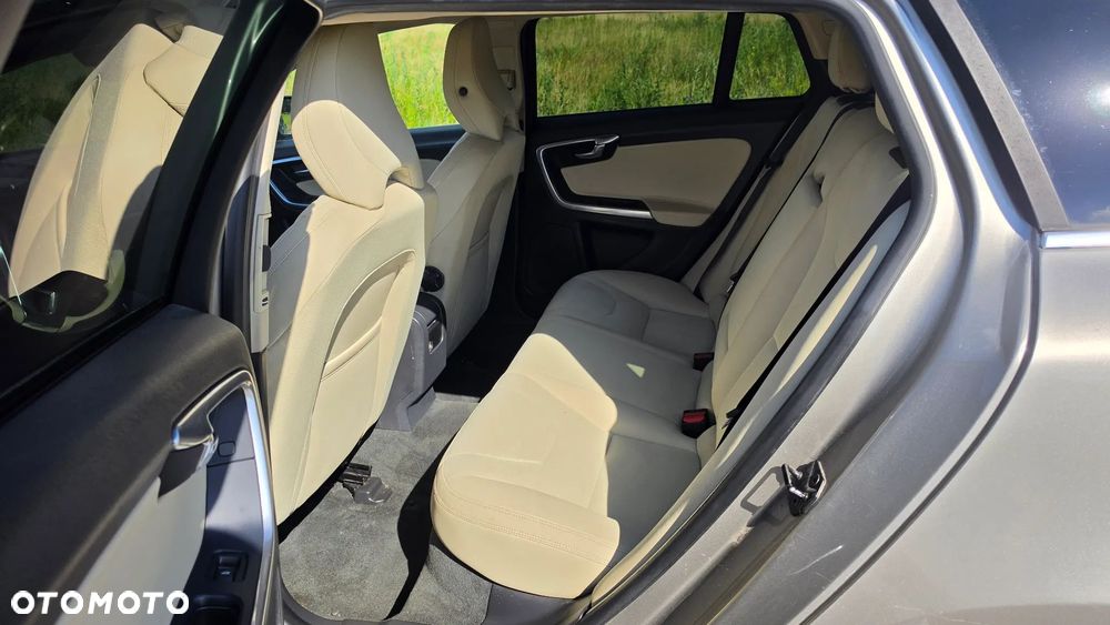 Volvo V60 D4 Momentum - 14