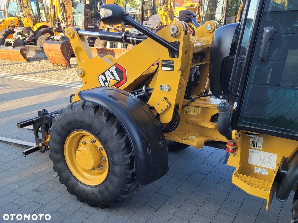 Caterpillar 906M / widły + łyżka otwierana / model 2022 r. / STAN IDEALNY / - 13