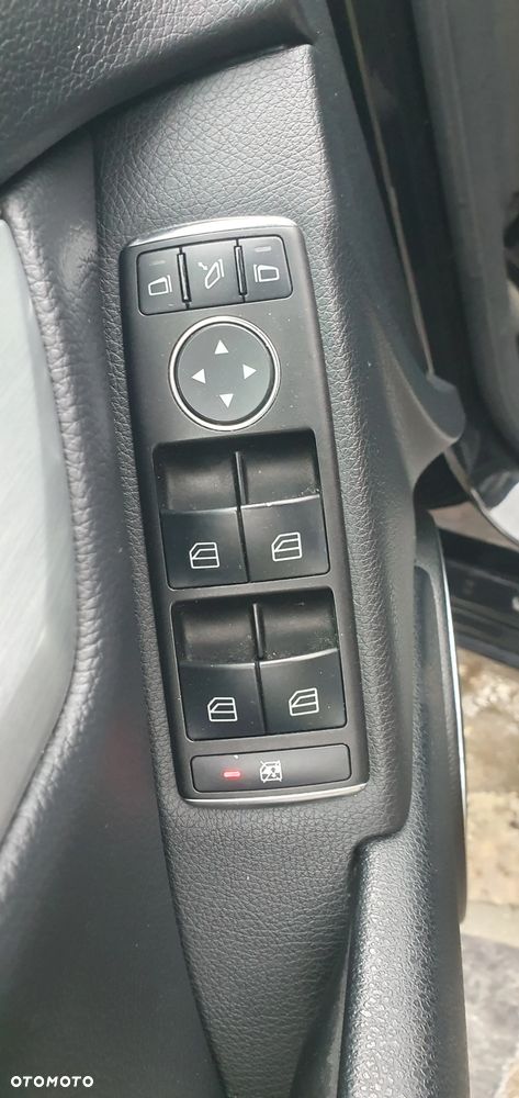 Mercedes-Benz Klasa C 180 CGI Automatik BlueEFFICIENCY Avantgarde - 25