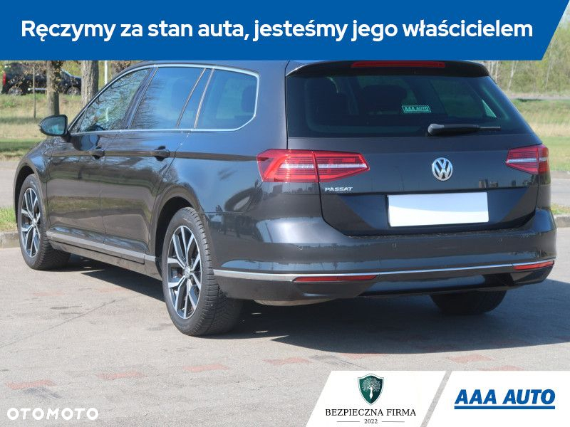 Volkswagen Passat - 5