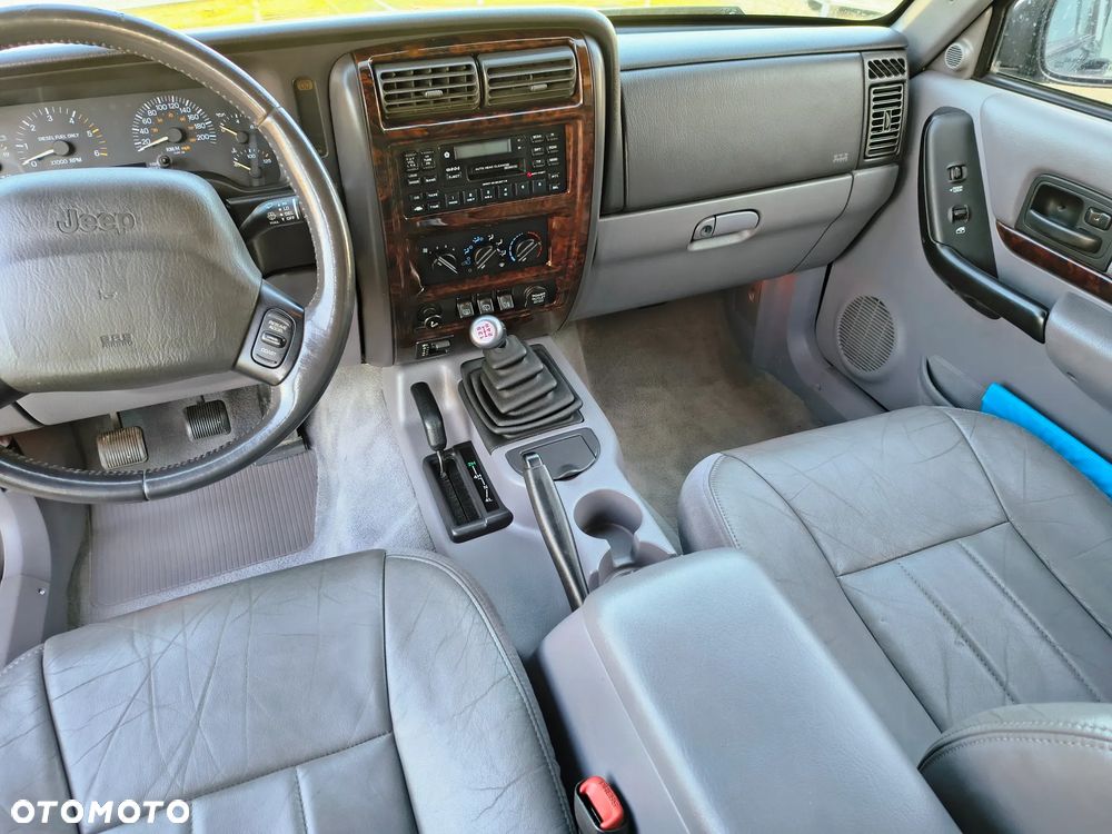 Jeep Cherokee - 17