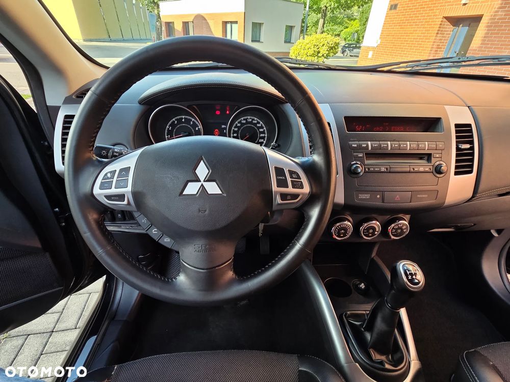 Mitsubishi Outlander 2.0 2WD Invite - 30