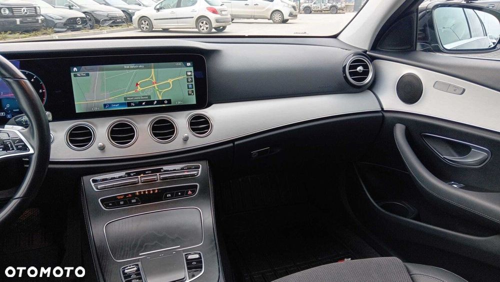 Mercedes-Benz Klasa E 220 d 4-Matic AMG/Avantgarde - 11