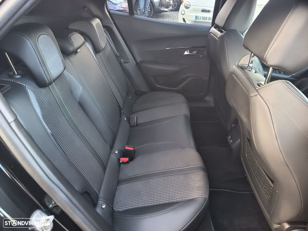 Peugeot e-2008 50 kWh GT - 10