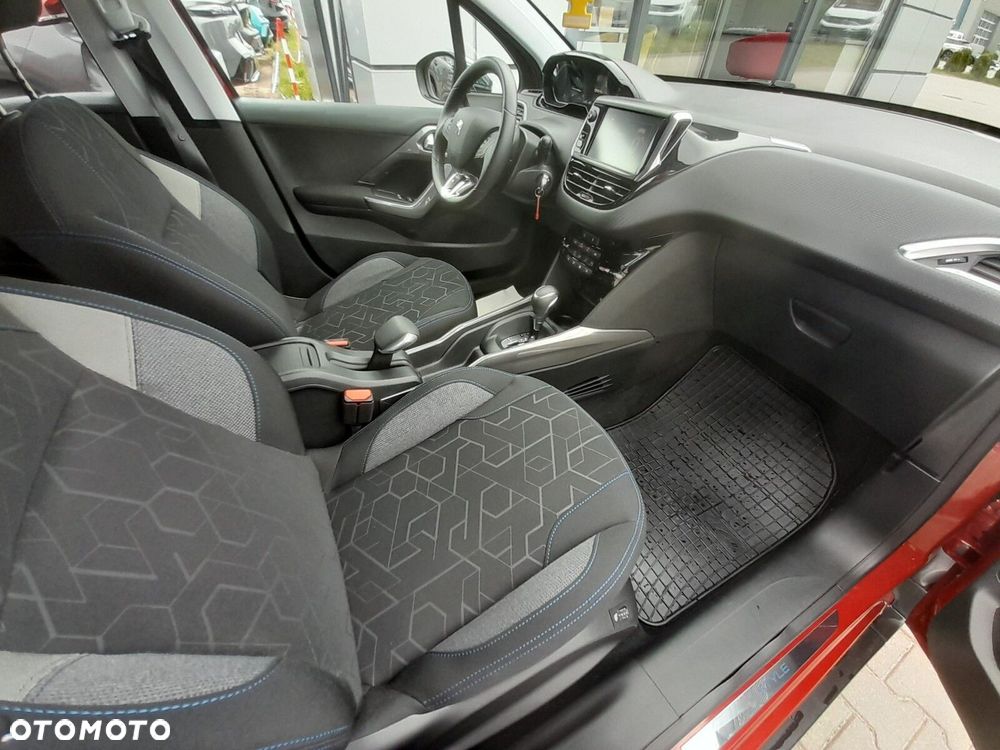 Peugeot 2008 1.2 Pure Tech Style S&S EAT6 - 24