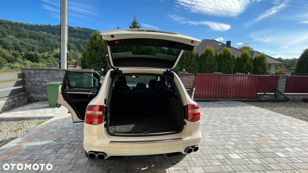 Porsche Cayenne - 26