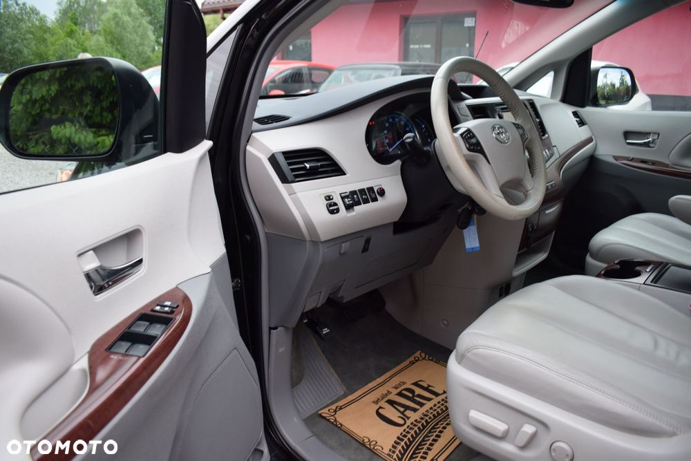 Toyota Sienna - 9