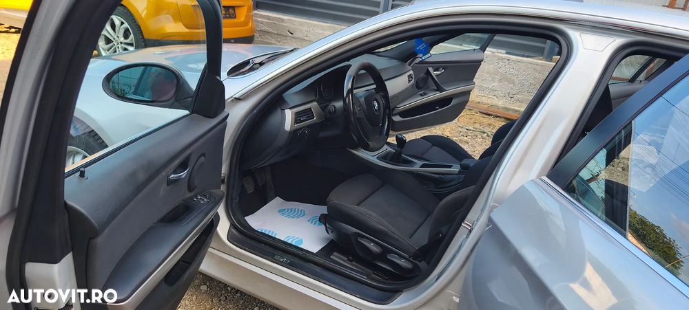 BMW Seria 3 325xi - 22