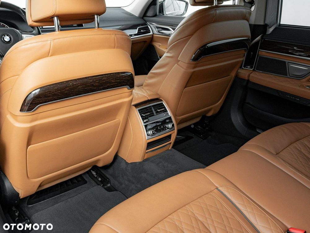 BMW Seria 7 740Ld xDrive - 24