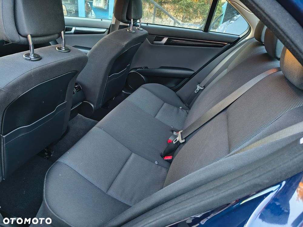 Mercedes-Benz Klasa C 180 CGI BlueEFFICIENCY - 16