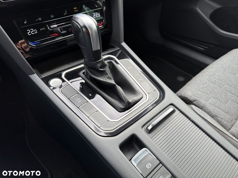 Volkswagen Passat - 16