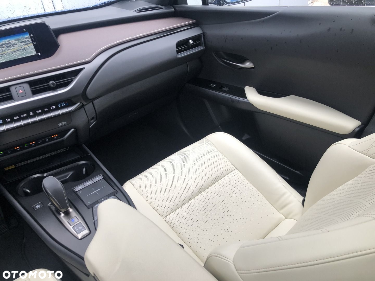 Lexus UX - 24
