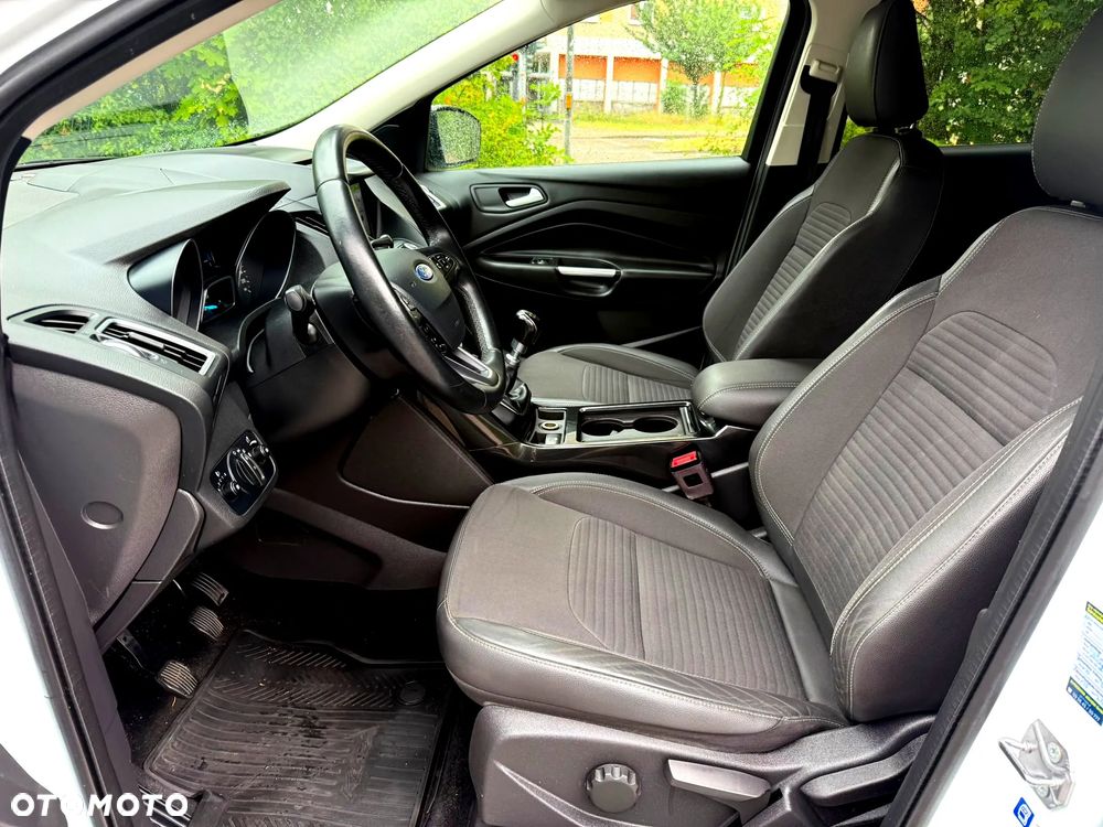 Ford Kuga 2.0 TDCi 2x4 Titanium - 6