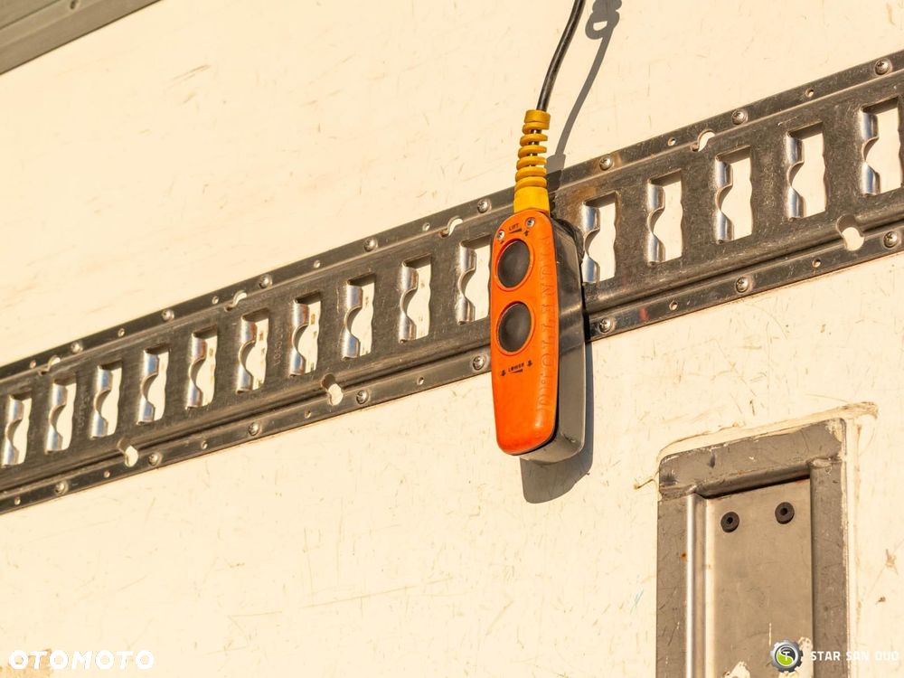 Mercedes-Benz AROCS 1830 4x4 chłodnia kamper - 27